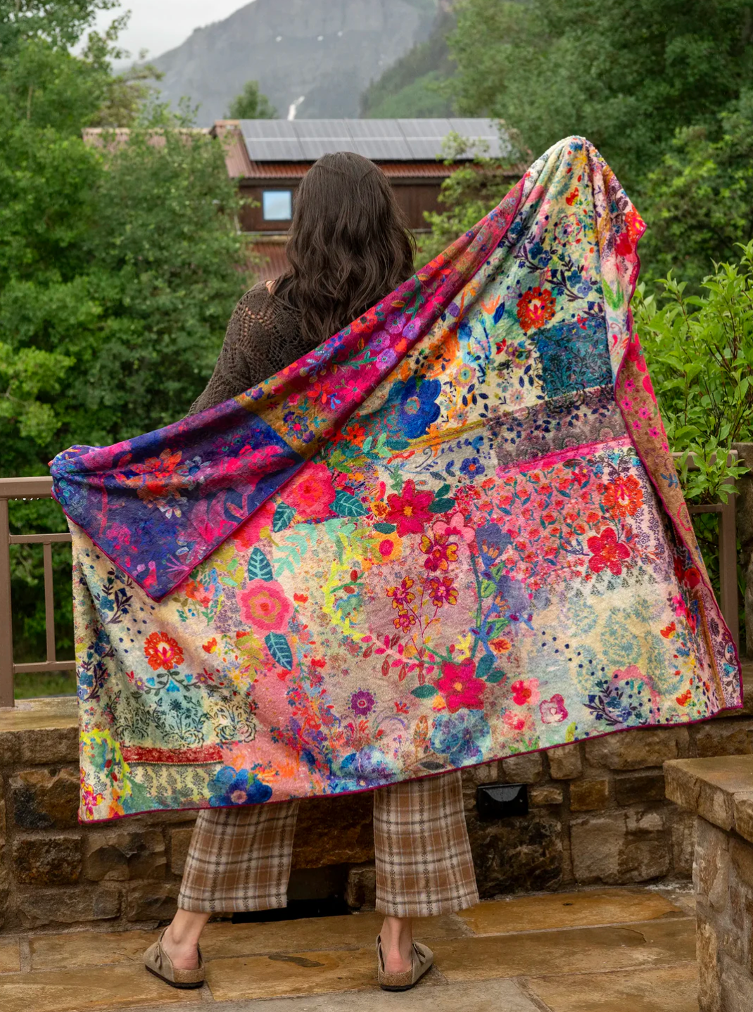 Double-Sided Cozy Throw Blanket - Jewel Border