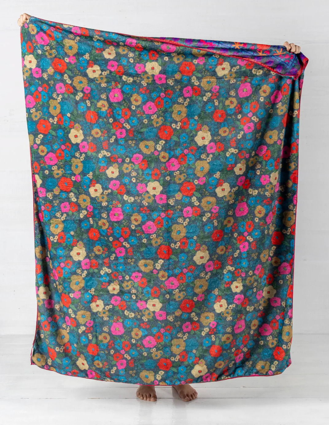 Double-Sided Cozy Throw Blanket - Pink Folk Flower