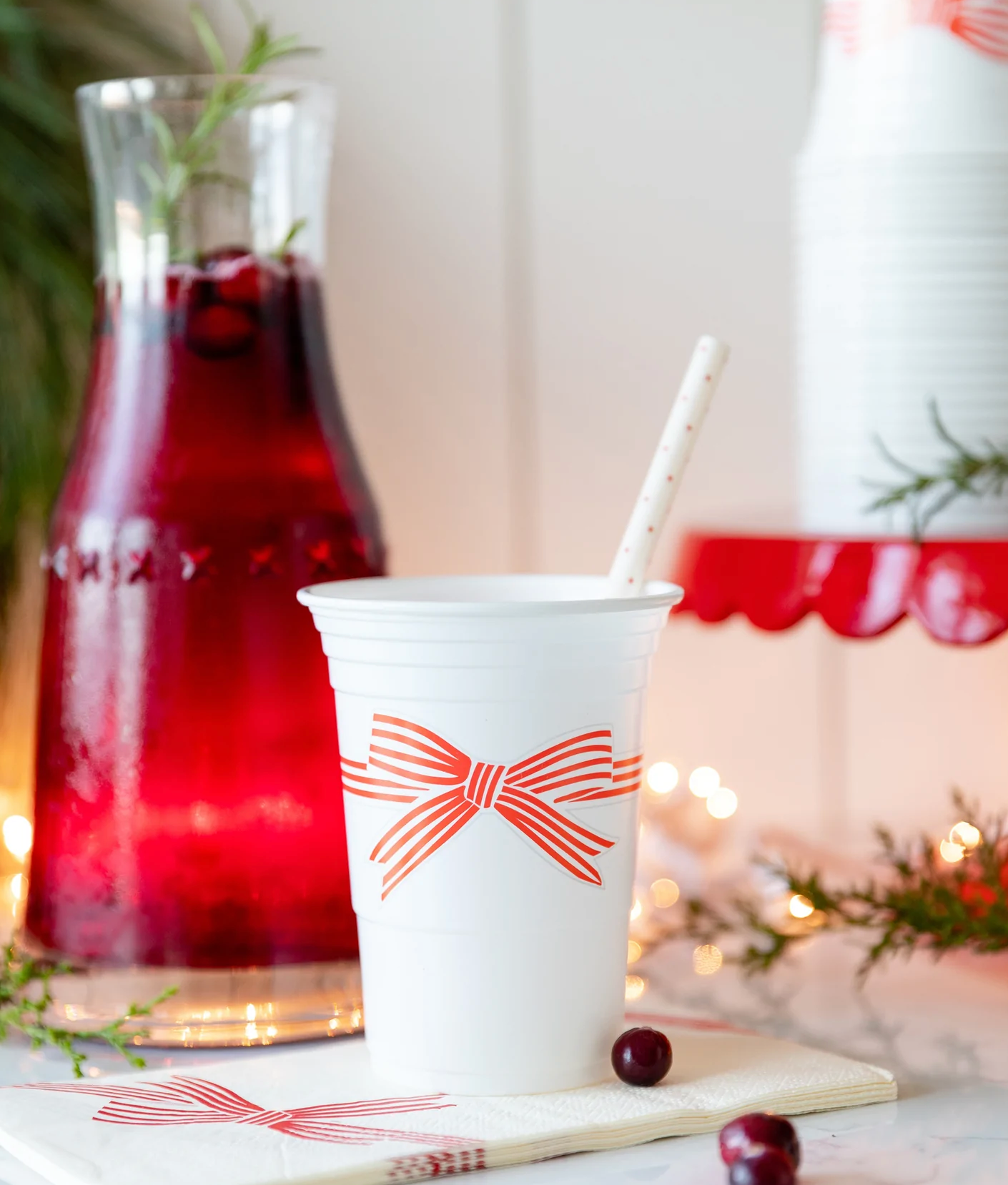 RED BOW 16 OZ PLASTIC CUPS